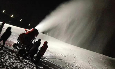 遵纪守法是长城牌造雪机的基本原则