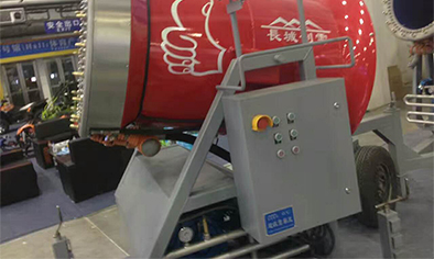 长城造雪机厂为客户详细介绍产品