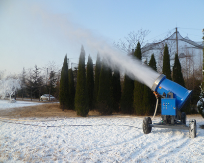 常见的造雪机被业内称为无压缩空气雪枪