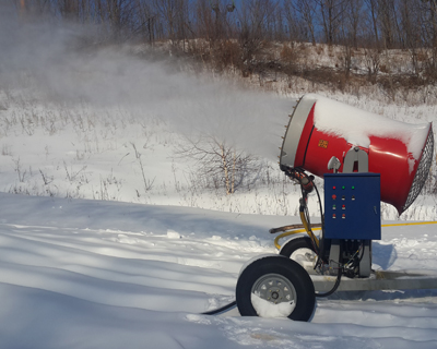 雪场造雪机细腻大方的外观简单明了的操作
