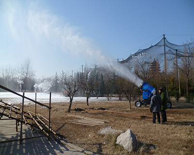 滑雪场造雪机气温在0度左右也能造雪